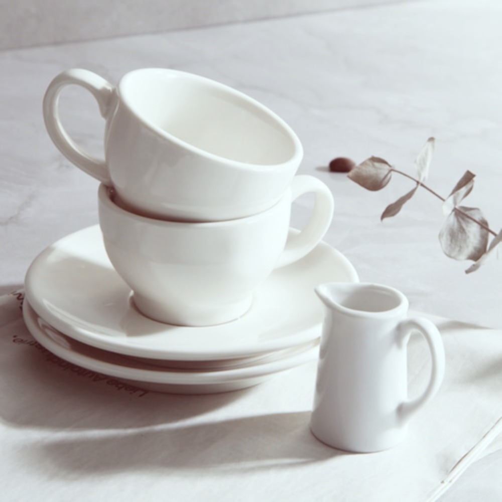 시라쿠스뉴욕 에스프레소 컵앤소서 제품의 우아한 디자인과 고품질 소재를 보여주는 이미지